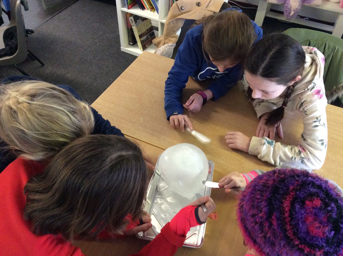 coxheathprimary's tweet photo. Finding out how difficult it is to chip away at ice #topexplorers https://t.co/JwO20buPy1