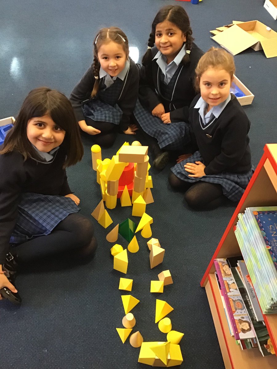 NGHSJuniors's tweet photo. Class 2B working together to explore the properties of 3D shapes #creativity #workingtogether #exploringmaths https://t.co/0GC1up5Uym