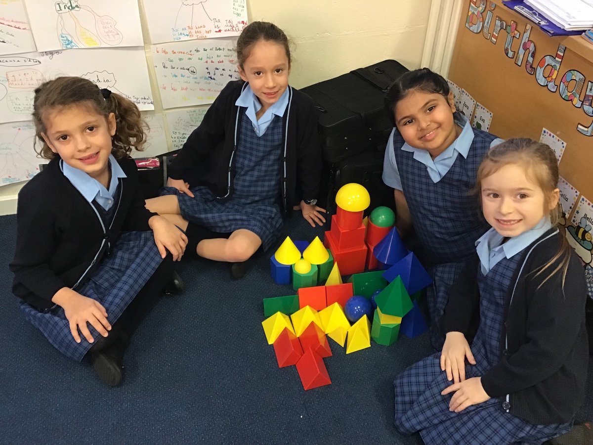 NGHSJuniors's tweet photo. Class 2B working together to explore the properties of 3D shapes #creativity #workingtogether #exploringmaths https://t.co/0GC1up5Uym