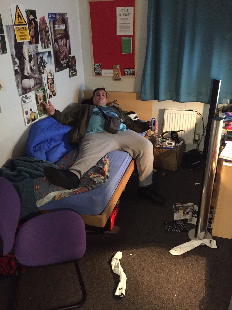 GeorgeKeywood's tweet photo. Uni is actually pretty sick !!! #PJDN https://t.co/agqjIAlfky