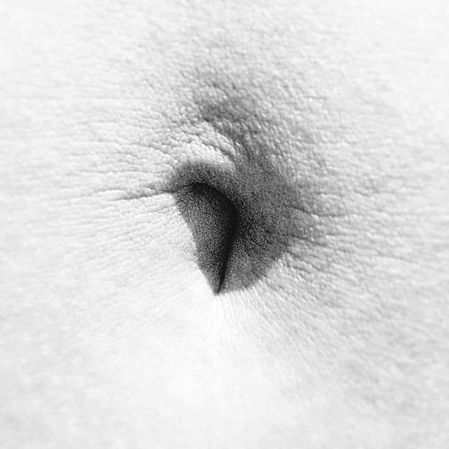 anushka17_singh's tweet image. #bwchallenge #coaching #schwarzweiss #schwarzweissfotografie #fotografie #kunst #lebenscoaching  #sinndeslebens #freiheit #neuewegegehen #blackandwhite #art #einsiedeln #bauchnabel #nabel #navel #navelshow #navelpic