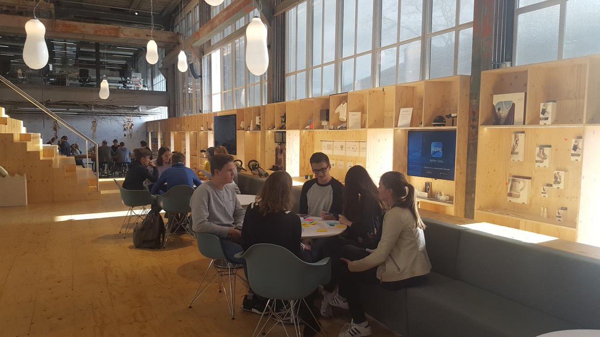 Eckartcollege's tweet photo. Leerlingen 4 havo en vwo van #Eckartcollege die meedoen aan de Class of Entrepreneurship, volgden vanmiddag de masterclass designthinking van ingenieursbureau #VanBerlo. Mooi innovatief onderwijs van #Brainportscholen! https://t.co/aIKlDmscr2