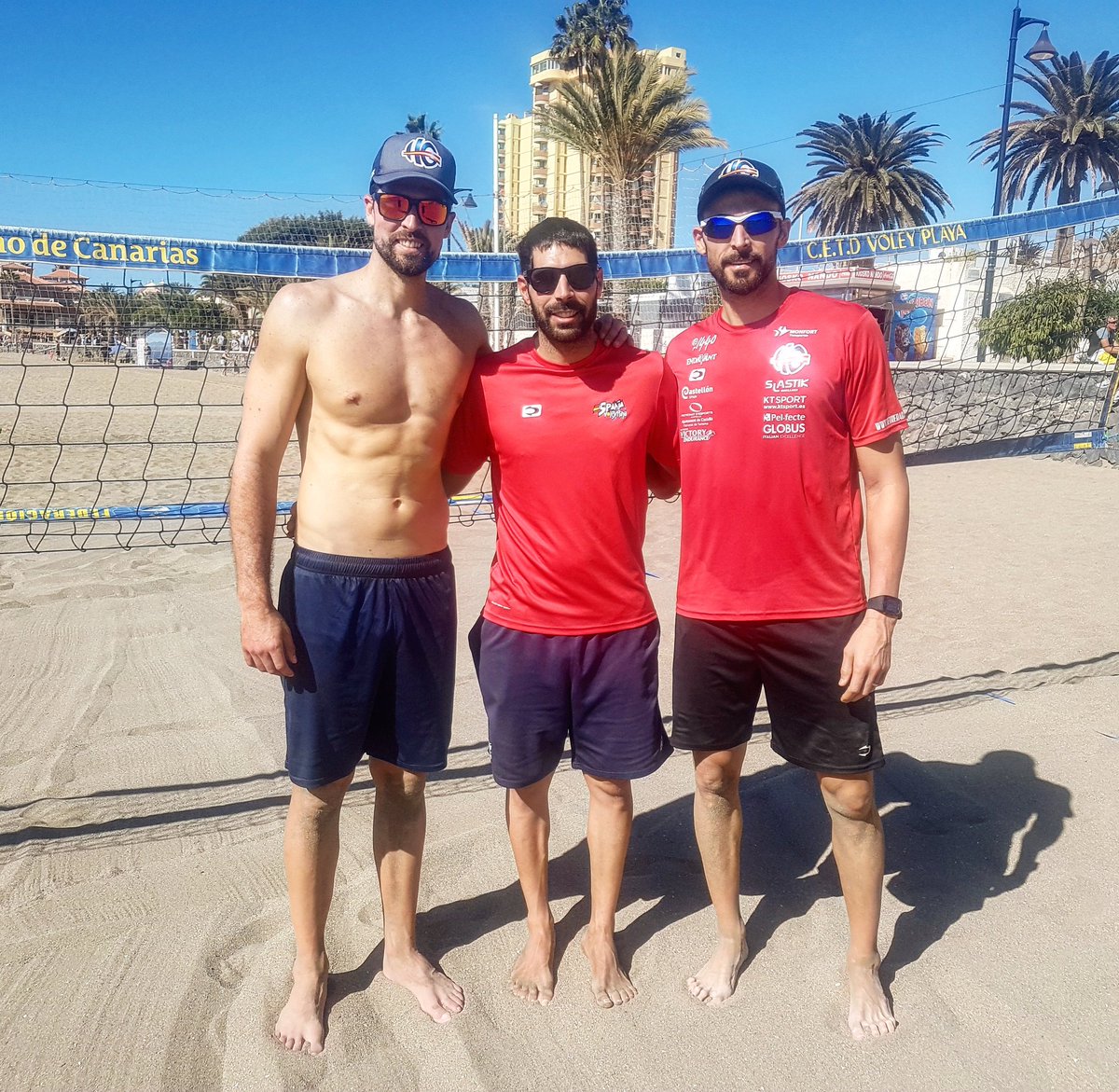 Herrera_Gavira's tweet photo. 1st day on the beach!
💪
.
#beachvolleyball #voleibol #volleyball #volley #voleyplaya #voleibol #beach #beachvolley #Tenerife #teamESP #titantes #sun #sol #playa https://t.co/cvSK8gNlep