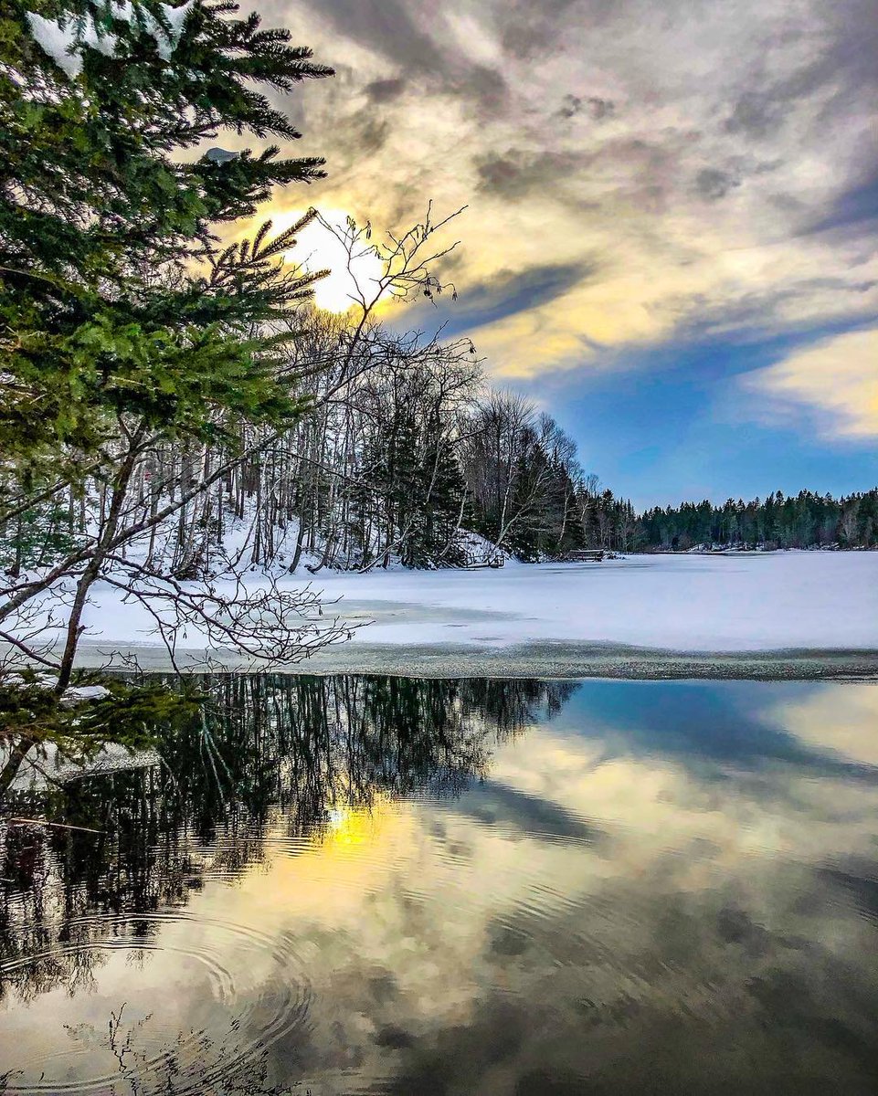 PEIFerries's tweet photo. Put a trip to #PrinceEdwardIsland on top of your 2019 bucket list. Don't miss out - #NFLFerries is waiting to welcome you on board this spring!
📷: @andyadams14
https://t.co/rxP93pnxEf https://t.co/YgMFyWGPEd