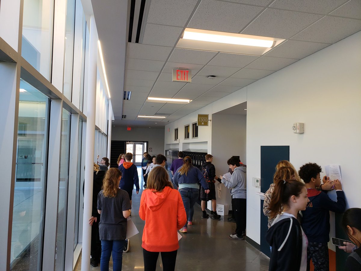 MrSladeScience's tweet photo. Solving Speed-Distance-Time problem activity. Cool classroom. #njhOhana #physics #jrhighlife #NSD #1300RULES #SladeScience https://t.co/hT5RNJrjYn