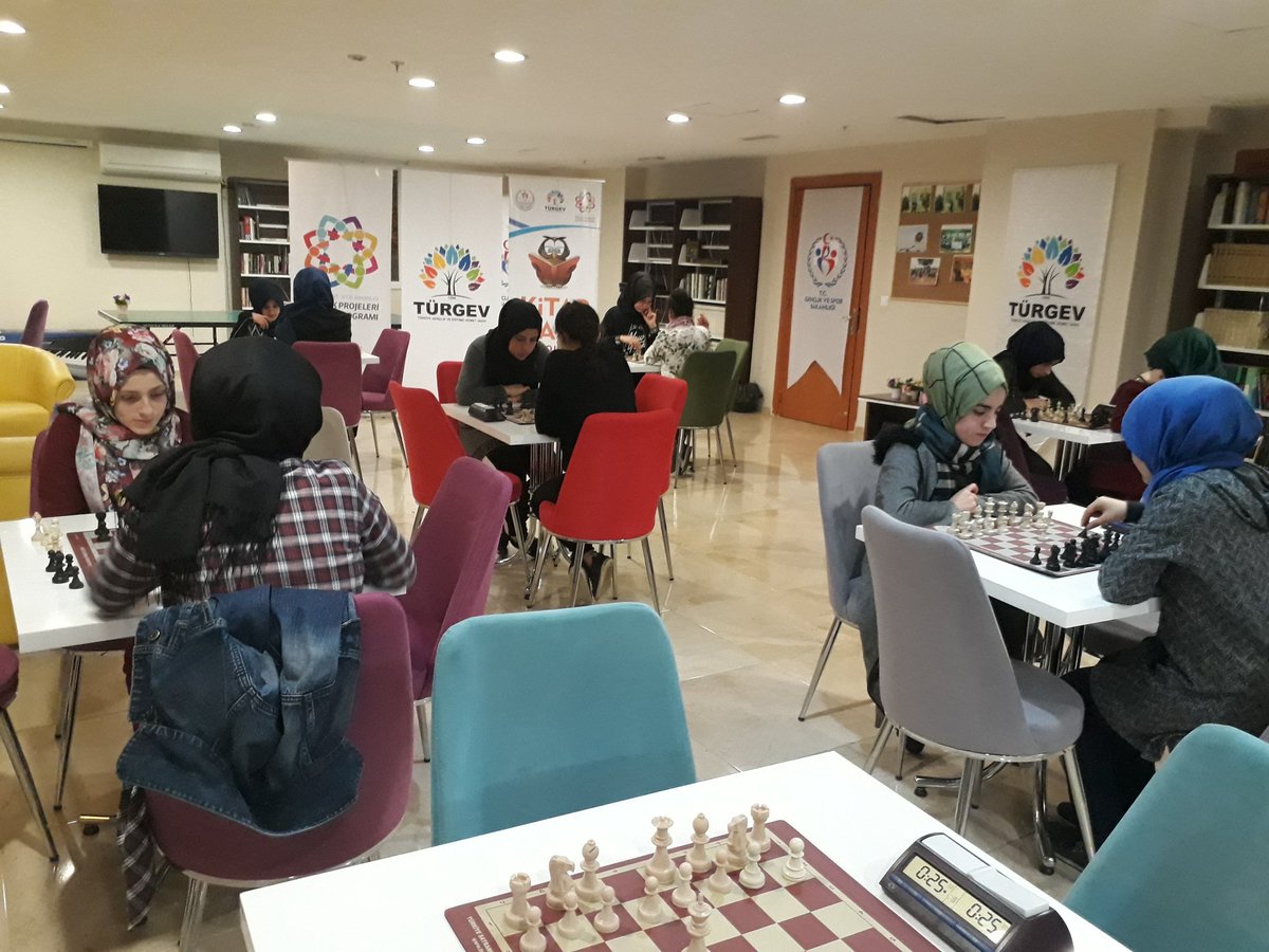 Türgev Kitap Kafe kapsamında Satranç yarışmamız başlamıştır. <a href="/GSBgenclik/">Gençlik Hizmetleri</a>proje @GSBgenclik <a href="/turgev/">TÜRGEV</a>