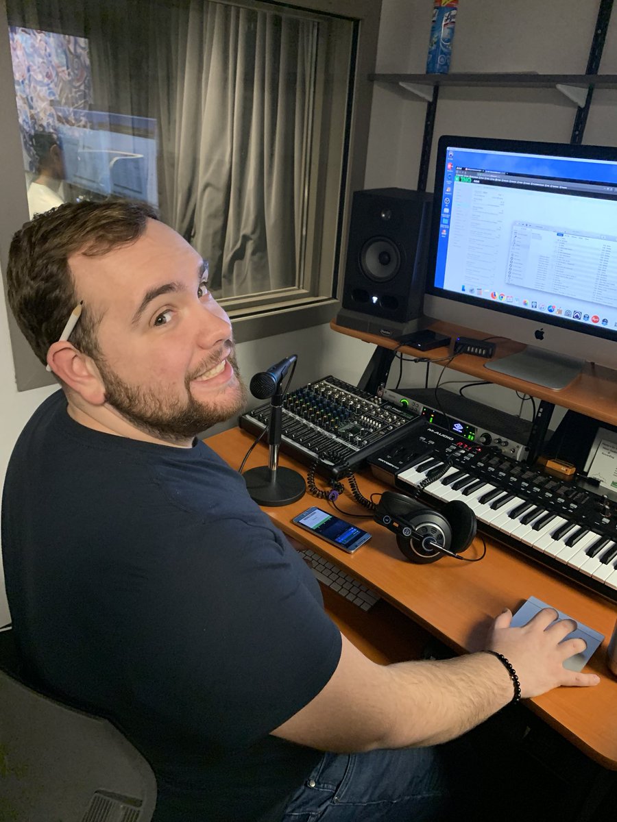 TNOtoronto's tweet photo. 🎤🎧Chilling and Recording beats at the TNO Flemo City Media Studio @UWGreaterTO #flemocitymedia https://t.co/JoZIy5A1JM