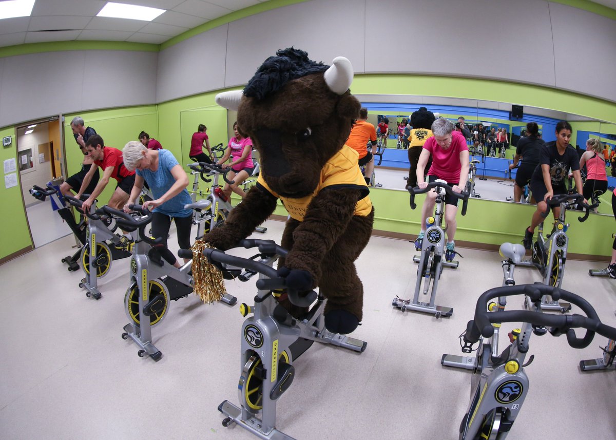 UofMRecServices's tweet photo. Need something to do during lunch? Join us for Free Week with TRX Combo starting at 11:30 am or Body Fusion, Ultimate Tabata, and Cycle Xpress starting at 12:05 pm. If you're looking to relax, we also have Mindful Meditation after the break at 1:00 pm. #UMFreeWeek #umanitoba https://t.co/M8F44lcK1Z
