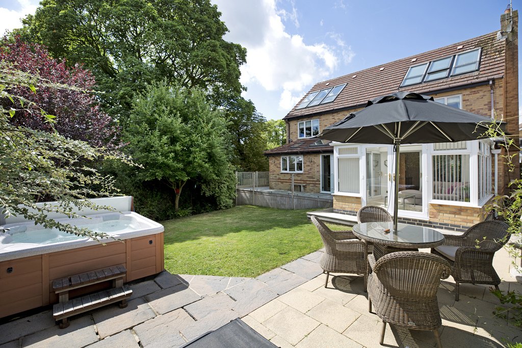 This property has just let on its first viewing! But who wouldn't want a hot tub and seven bedrooms. We love matching people to their dream homes and reducing landlord void gaps
#lettings #harrogate #landlords #property #NorthYorkshire