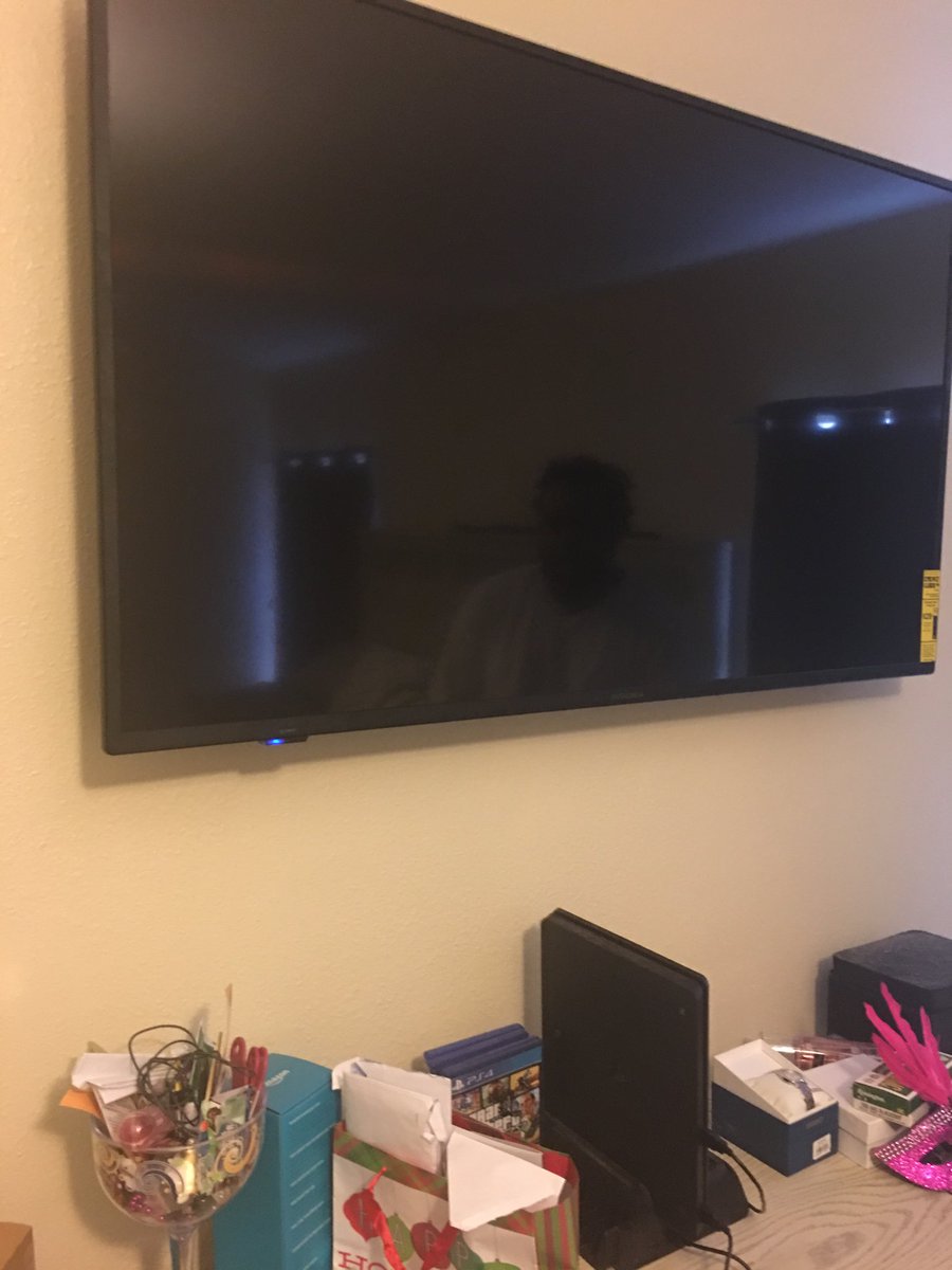 therealLoD's tweet photo. From the dresser to the wall # CLEANHANG https://t.co/gmY7R51HTB