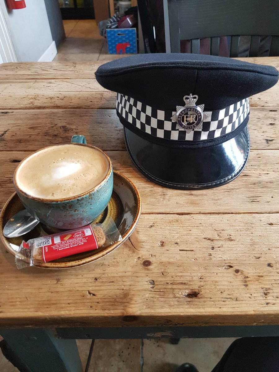 MPSWoodberryDwn's tweet photo. Great to meet people today for a #CupperWithaCopper. Always great to see new and old faces alike and hear what people have to say. Plus an excuse for a nice hot brew doesn't go amiss 👌 #Coffee #CommunityPolicing https://t.co/lhRH5KJw7a