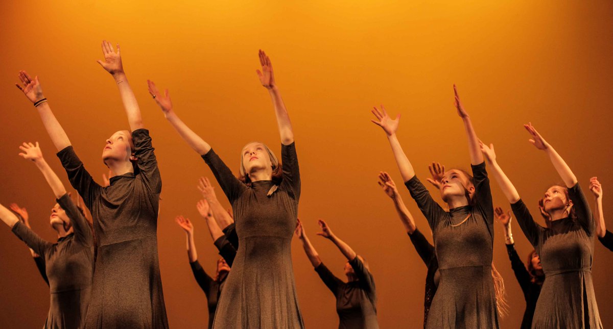 _TheGarage's tweet photo. On Thursdays we get creative with #contemporary dance.
We've got classes for school years 3-13, ages 16+ &amp; S.E.N.D. classes.
You can see all our contemporary classes here https://t.co/FcyBlNqIRu 
Give us a call on 01603 283382 to book on for the term or for a £10 taster class. https://t.co/fbz5fmBmNk