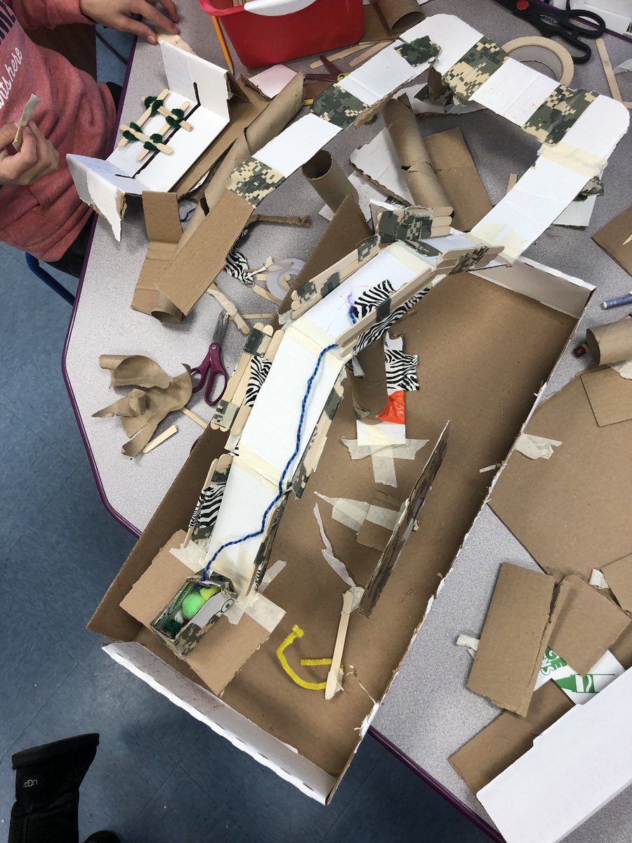WeissKrissy's tweet photo. 5J started their amusement park projects. Next step #littlebits so much creativity with the #tinkertruck ! https://t.co/GBUoOYQ4m5