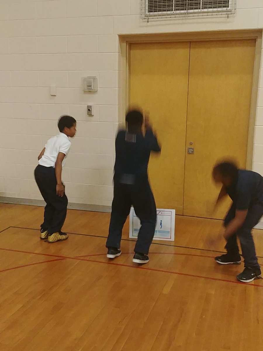 mapleleaf_ps's tweet image. Ss are doing the course either high intensity or low. #selfregulating @LC1_TDSB @TDSBNardiAddesa