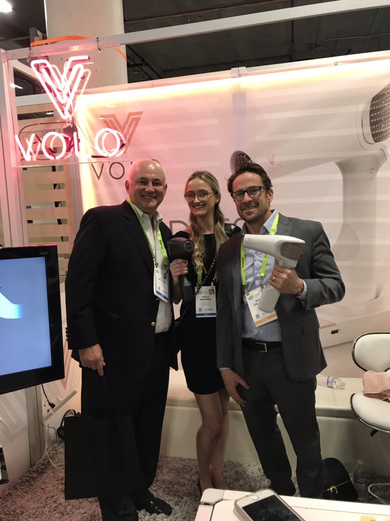 max_strata's tweet photo. The world’s first cordless hair dryer! #CES2019 #MaxStrata #VOLO https://t.co/dfmCWF1Oc9