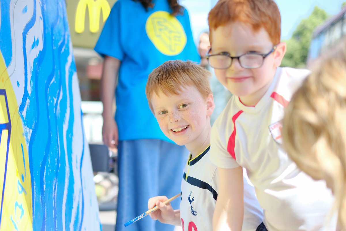 Sifting through some memories of ☀️ today! Take a gander at FF18 as we look forward to June! 😃
facebook.com/media/set/?set…