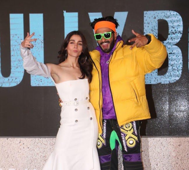 ALIA_FANCLUB_'s tweet photo. This duo is just amazing 😆😆 @aliaa08 @RanveerOfficial #AliaBhatt #ranveersingh #gullyboy https://t.co/1ulFziXlvu