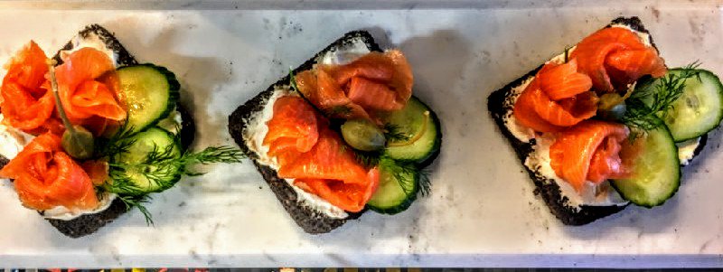 RoyaCafe's tweet photo. Not sure what to have for lunch? Come check out these fresh healthy options! #Kitchener #waterloo #HealthyEating #vegitarian #vegan https://t.co/UFeaumw7jR
