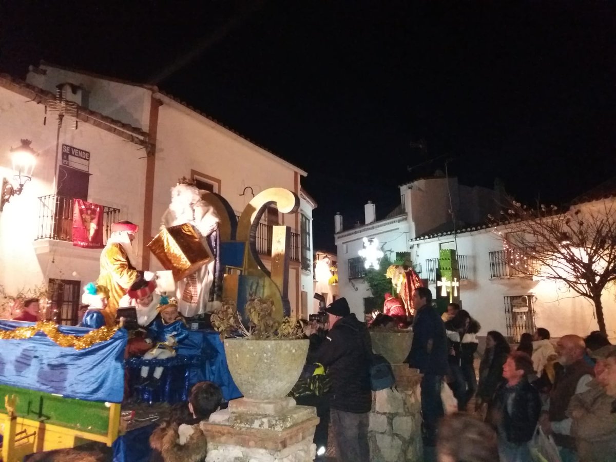 Cortelazor_'s tweet photo. Os dejamos algunas fotos de la noche de Reyes 🤴🏻🤴🏿🤴🏼 en #CortelazorlaReal https://t.co/zNUBlBgrWn