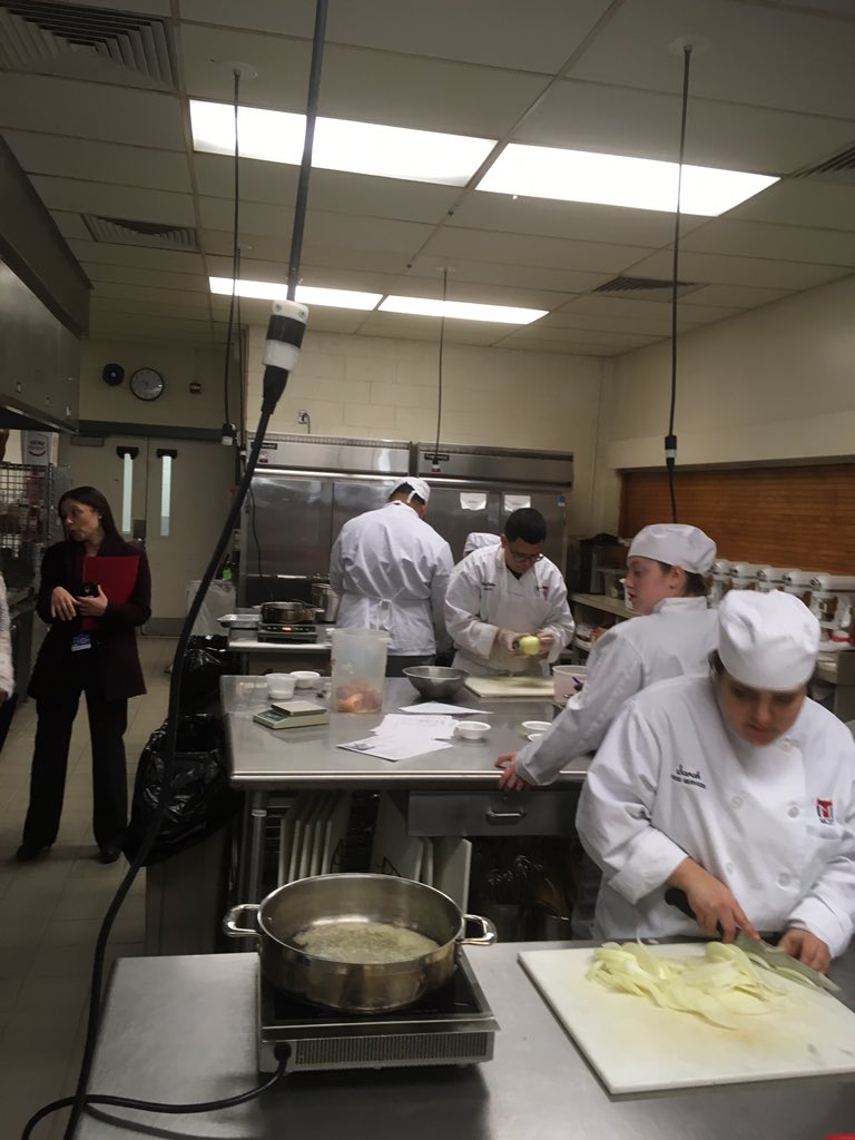 Adrizzle9's tweet photo. Mrs. Bellini and Ms. Marino’s classes had an amazing time visiting the Morris County Vocational School today. We visited the Culinary School, Electricians, Carpenters, Criminal Law and Animal Science classes! @RV_Rockets https://t.co/EJDtP2RDZR
