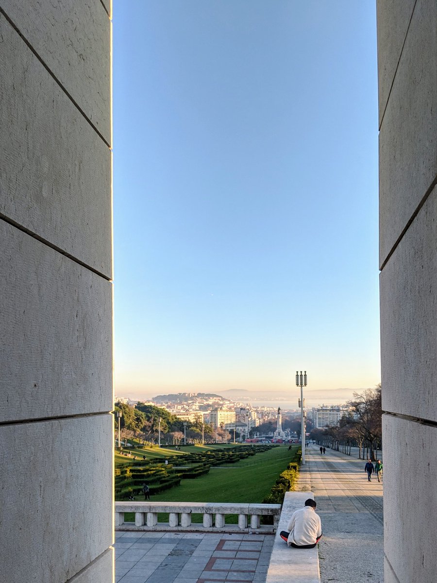 Parque Eduardo VII and Lisbon.