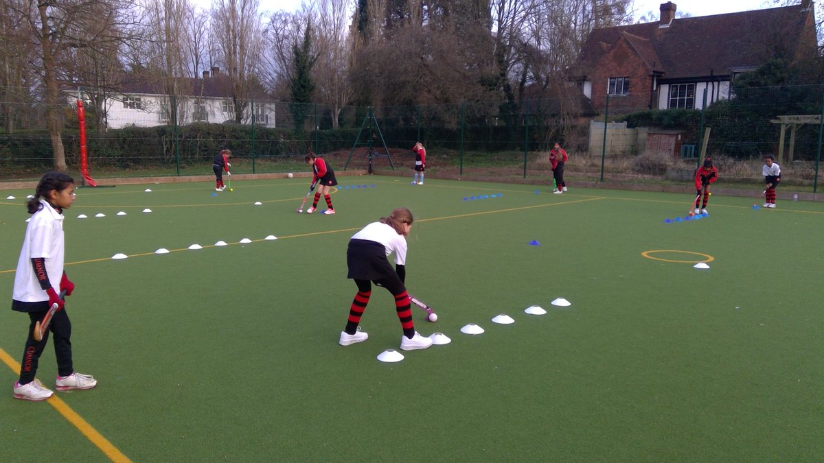 Cumnor_Girls's tweet photo. New Year, new skills. #hockey #newseason #teamCHG https://t.co/L2NVulGmsF