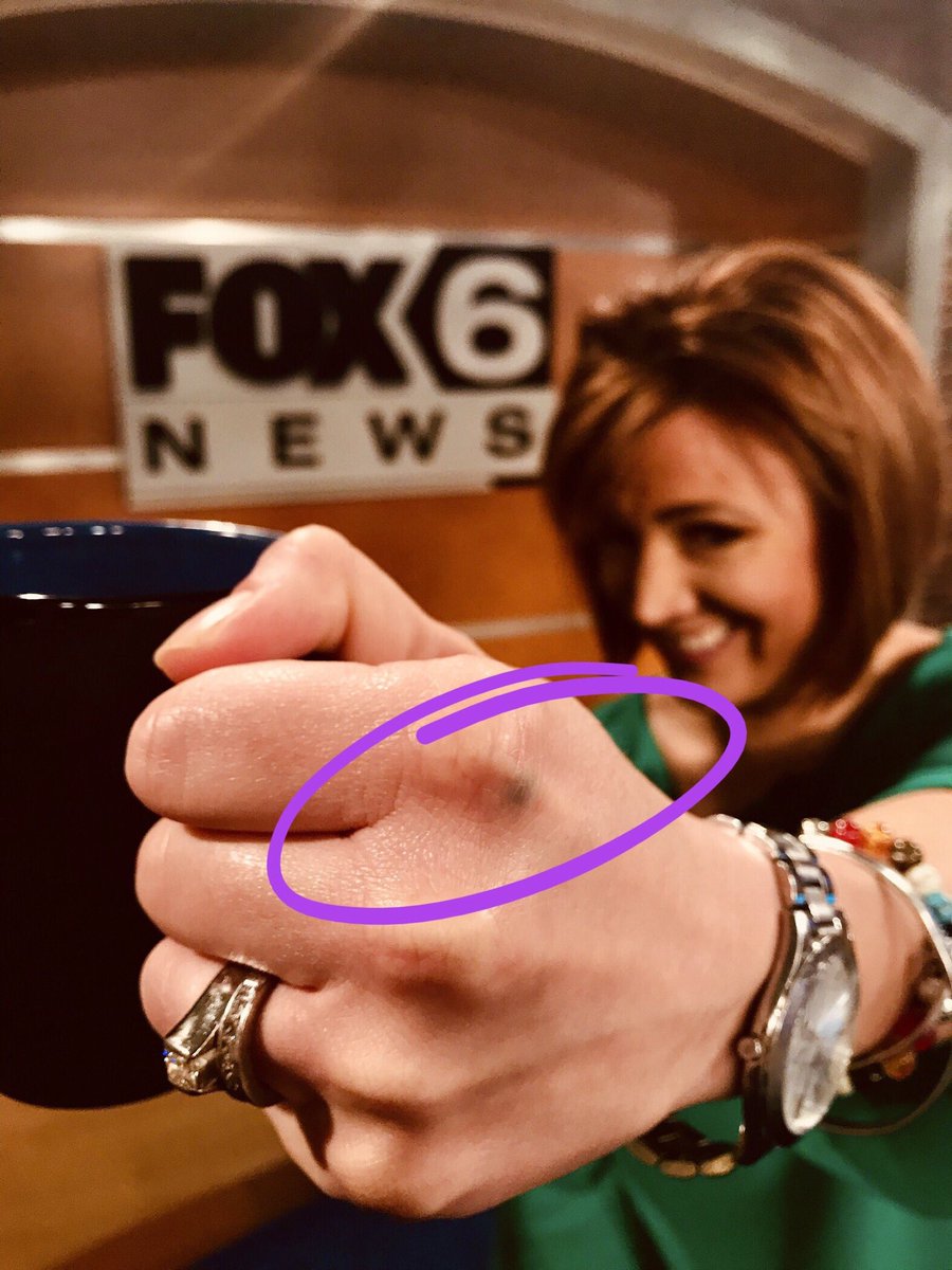 NicoleKoglinMKE's tweet photo. @CarlDeff @AshleySears6 See, told you Iโm not the only one with a pencil lead in their hand. #8thGradeScienceClass #ItsGraphite #NotActualLead https://t.co/jMF4KfcN3a