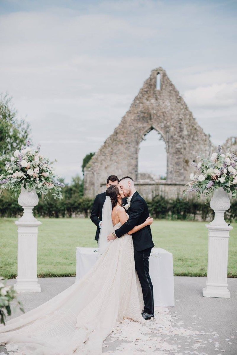 Abbeyros's tweet photo. Outdoor ceremonies @abbeyros #dreamweddings #fairytalebride @WeddingDates @Mrs2Be @GoGayWedding @confettimag @VIPmagaz @RSVPMagazine https://t.co/42YRgRL3ks