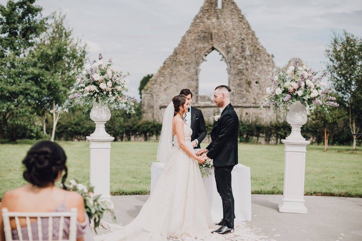 Abbeyros's tweet photo. Outdoor ceremonies @abbeyros #dreamweddings #fairytalebride @WeddingDates @Mrs2Be @GoGayWedding @confettimag @VIPmagaz @RSVPMagazine https://t.co/42YRgRL3ks