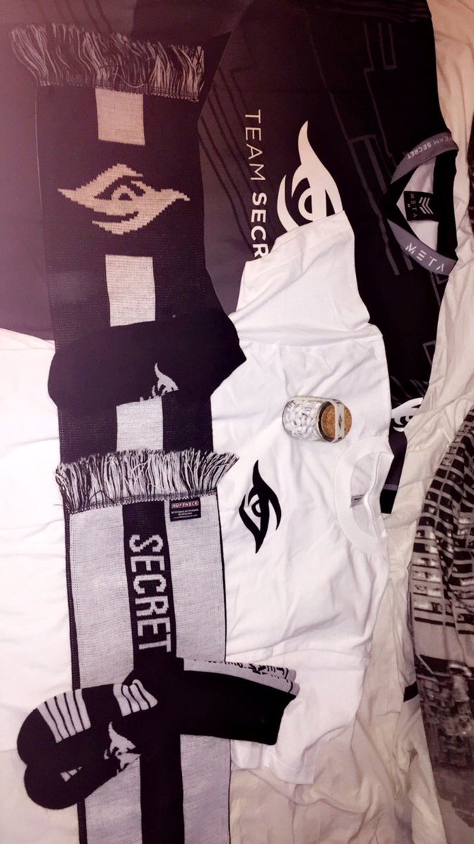 kevinDoc_88's tweet photo. Shoutout to @teamsecret for the #TeamSecretSanta giftsβ«οΈβͺοΈ
And also @Secret_Elemzje for picking me as the winner! https://t.co/VBkgFsLk8F