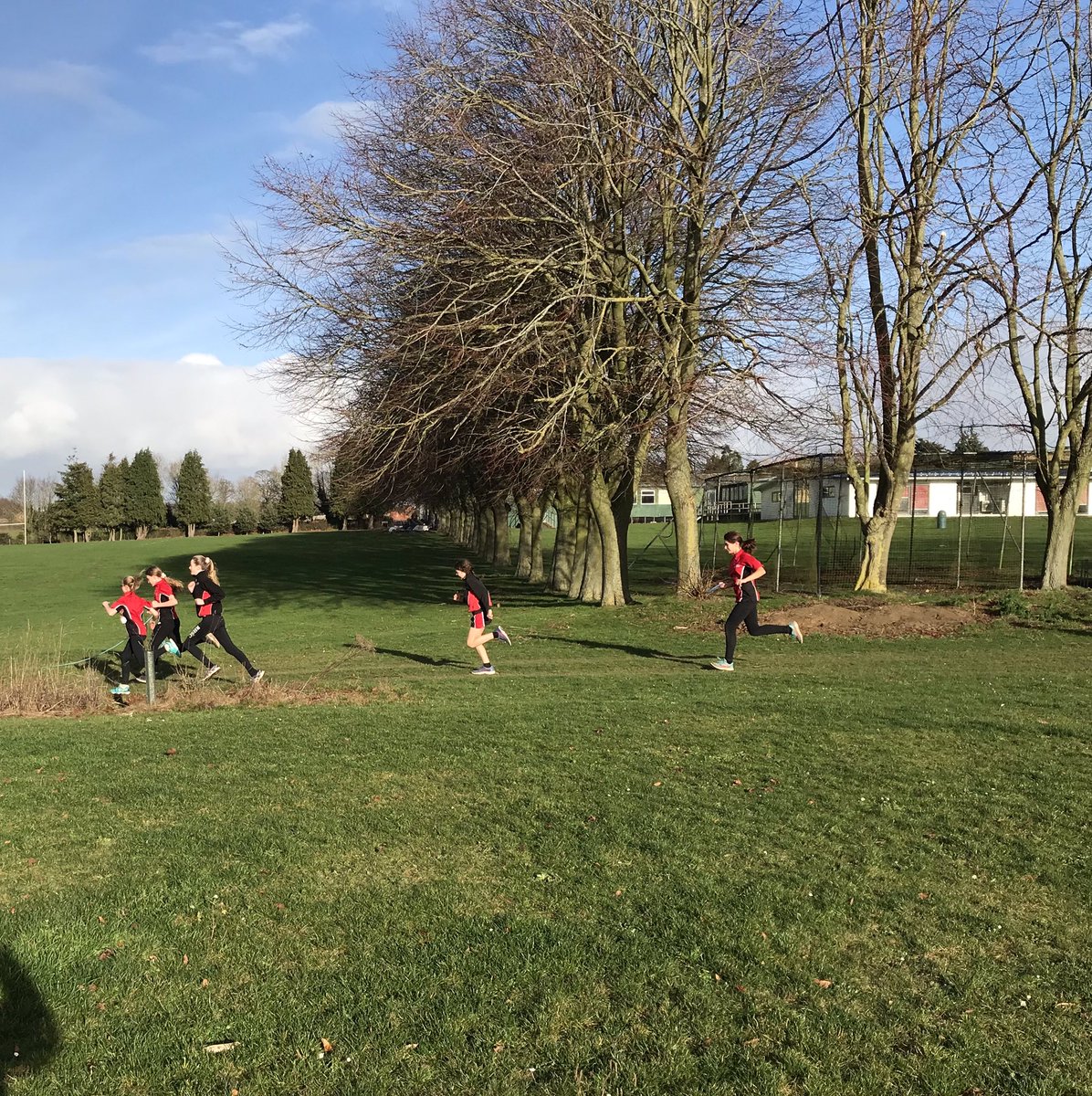 ReephamPE's tweet photo. Fartlek training today for the year 8’s as part of their fitness block of work! #creativity #teamwork #methodsoftraining https://t.co/s4OwLLVicB
