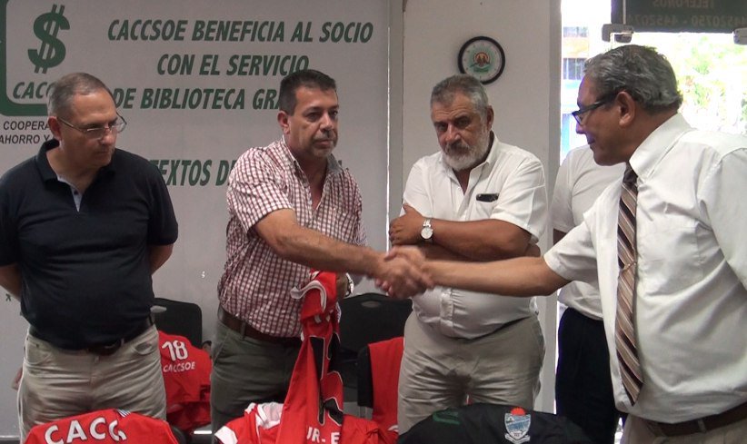 elrio33's tweet photo. Presentaron nueva indumentaria para selección de Treinta y Tres. Aporte de CACCSOE https://t.co/KHPh4QbSNA