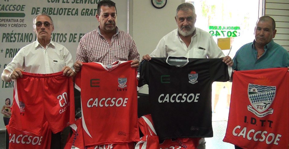 elrio33's tweet photo. Presentaron nueva indumentaria para selección de Treinta y Tres. Aporte de CACCSOE https://t.co/KHPh4QbSNA