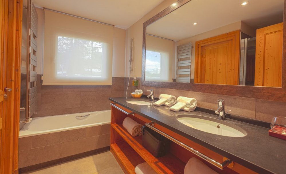 intercorphotels's tweet image. Los detalles son importantes en #IntercorpHotels. 
Las habitaciones de nuestro Royal Rochebrune Hôtel tienen todos los servicios y comodidades para que te sientas como en casa 🏠
¿Listo para disfrutar de las mejores vacaciones de invierno en #Megève?

🔹intercorpgrp.com🔹