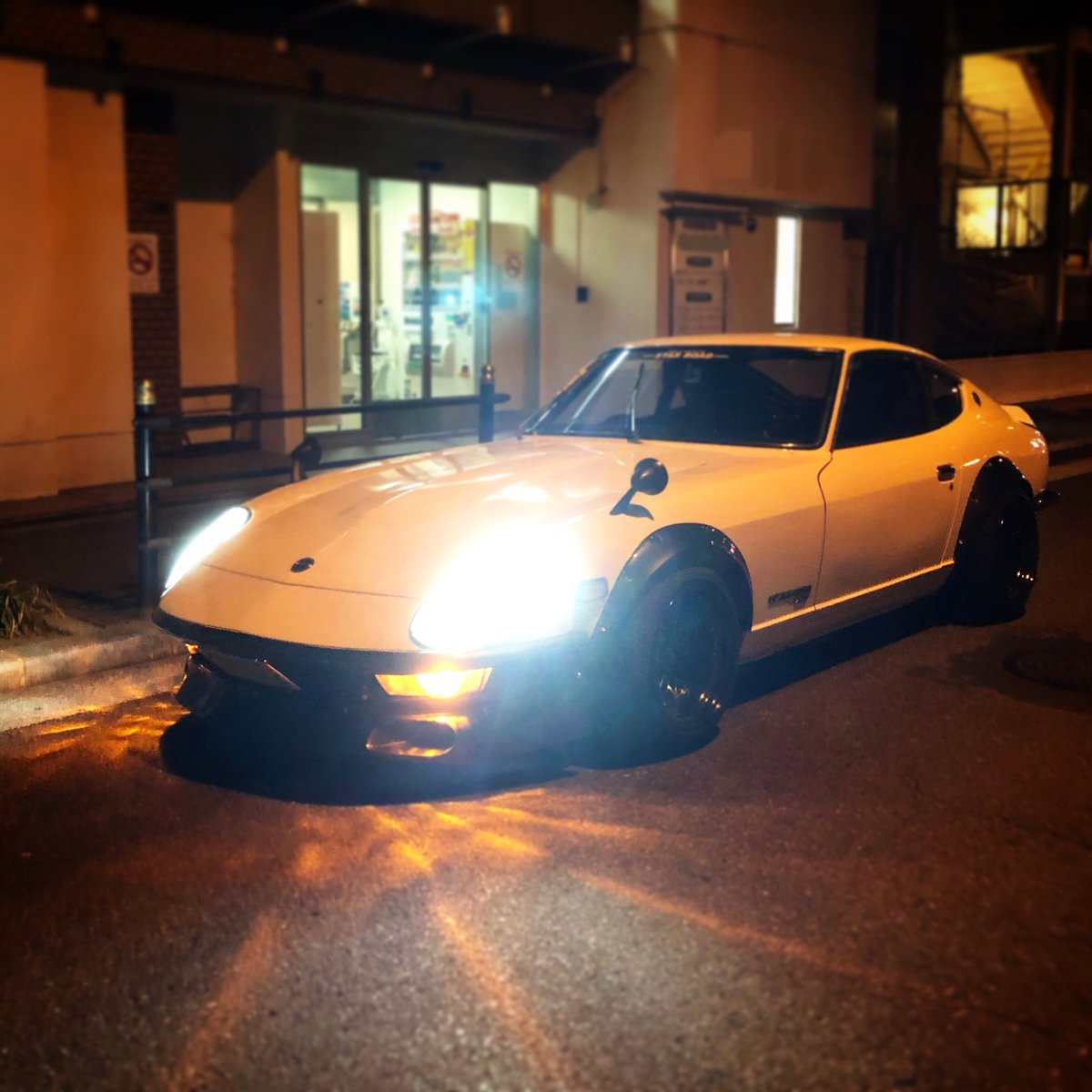 YoshimotoHiroki's tweet photo. 久々シャバに出た #Z姐さん は空気が冷たいからエンジンがゴキゲンです🥶
#S30Z
#S31Z
#240Z
#Datsun
#L28
#SOLEX
#autoservicekishimoto
#StarRoad
#GrowStar
#BRIDE
#ENDLESS
#HYspeed
#暖房故障でつま先かじかむ https://t.co/wVfsKFXtIF