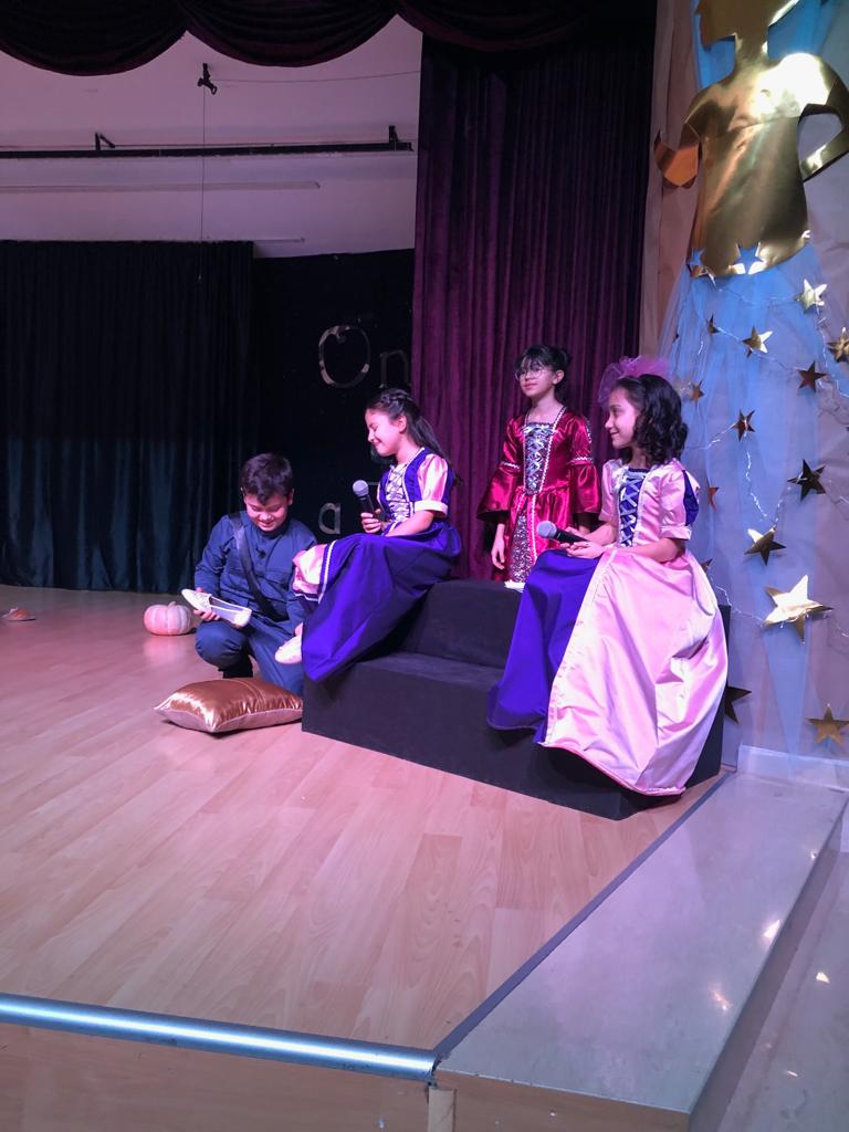 TolgaMarangoz_'s tweet photo. KayseriBahçeşehirKoleji #FLDnight #4thgrades #FairyTales @sinanayildirim @ahmetoba2 @sblgncglu https://t.co/PTMlTbjEbw