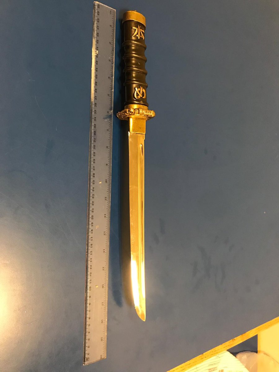 MPSBarnet's tweet photo. #NWBCUProactiveTaskingEast & #NWBCUGangsEast - Great result yesterday by plain clothes Officers from our NW BCU Proactive/Tasking and Gangs East. #ProtectingPublic #PreventingReducingKnifeCrime #LocatingArrestingSuspects #1978NW https://t.co/5hfDT8FsFA