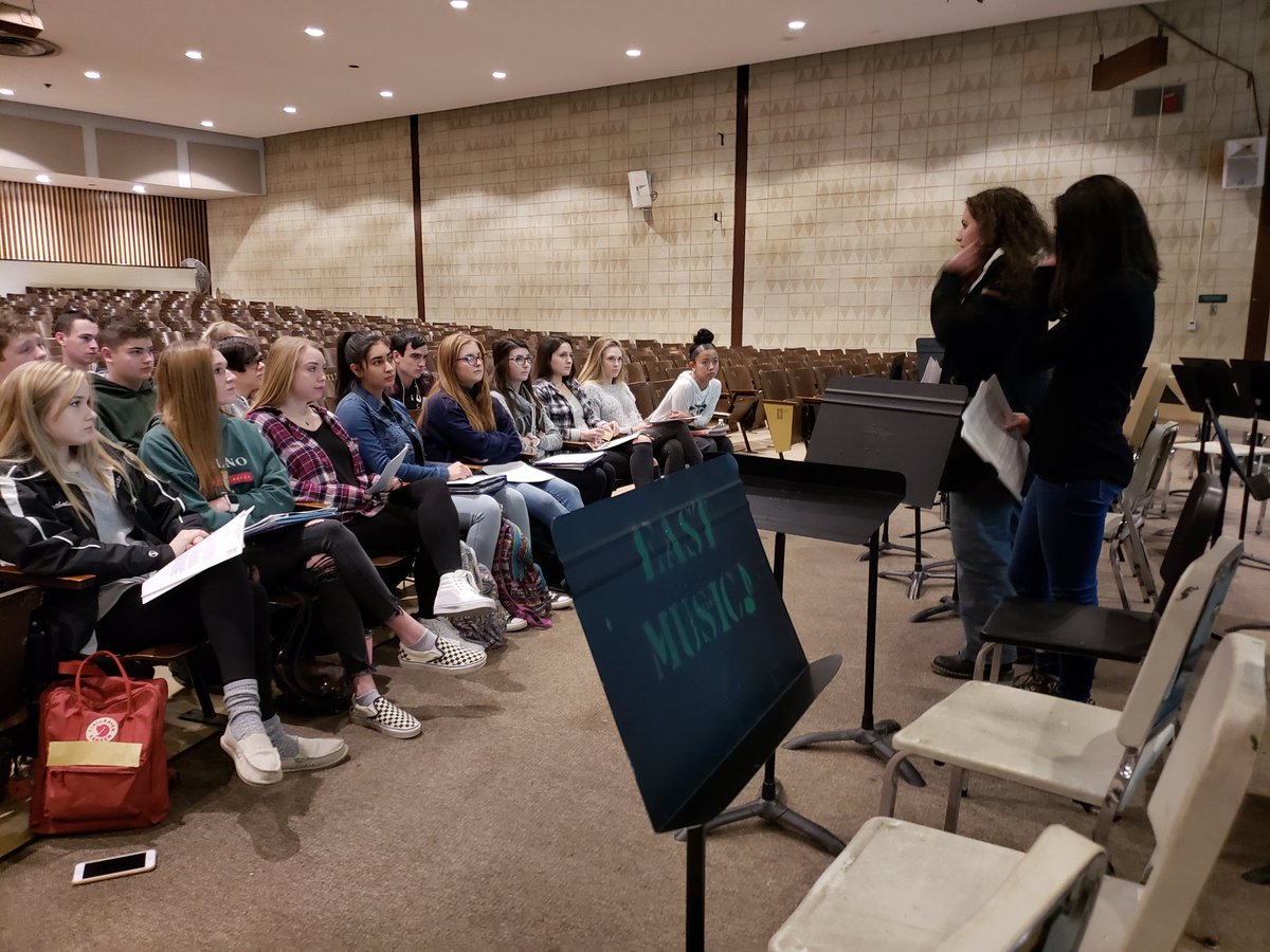 HTSDSuperBatlle's tweet photo. Thank you to @SHS_Sentinel17 alumni for talking to our Jrs about the #SealOfBiliteracy! 

#htsdpride #HTSDdifferenceMakers #htsdWorldLanguages

 @WeAreHTSD @HTSDCurriculum @VPBRAZILSHS @BiliteracySeal https://t.co/qkIu7z0rGB