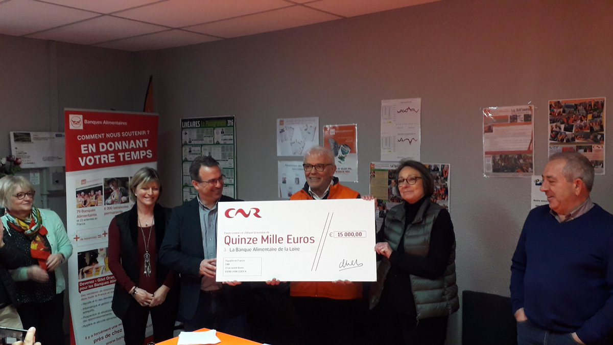 Yves Lopez et Valérie Tremelo, Délégué territorial et Chargée de communication à la <a href="/CNR_Officiel/">CNR</a> de Vienne ont remis un chèque de 15 000 € à Gérard Ribeyron, Président de la BA42. Merci à eux et à la CNR pour ce fidèle partenariat  avec les <a href="/BanquesAlim/">Banques Alimentaires</a>