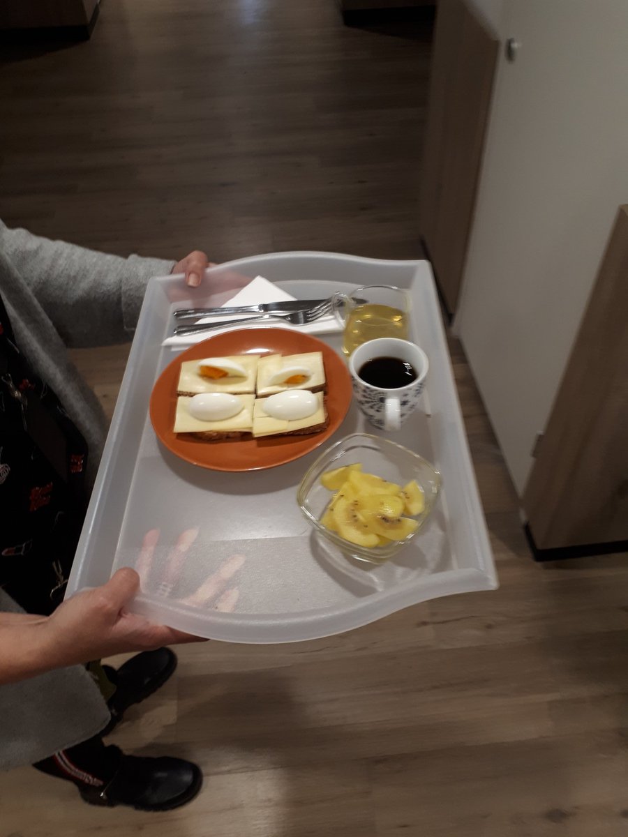leyhoeve's tweet photo. Een ontbijt in de huiskamer kan, maar op de eigen kamer ook. Zorg zoals je voor je moeder ook zou wensen. Liefdevol en gastvrij https://t.co/tUR1Lyftyz