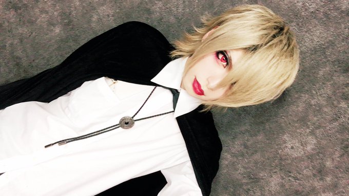 紳士並びに淑女諸君 ごきげんよう🎩✨   今宵はHOLIDAYSHINJUKUに お集まりいただきありがとう🎃🎃  新曲どうでしたか！？ 次回は11日の夜🌙また同じこの場所で亡霊たちの儚くも悲しい物語を語り聞かせよう！それでは素敵な夜を✨✨<a href="/tag/%E4%BB%96%E3%81%AE%E5%86%99%E7%9C%9F%E3%81%8C%E8%A6%8B%E3%81%9F%E3%81%8B%E3%81%A3%E3%81%9F%E3%82%89"class="tags"><span>#他の写真が見たかったら</span></a><a href="/tag/%E4%BB%96%E3%81%AE%E5%8B%95%E7%94%BB%E3%81%8C%E8%A6%8B%E3%81%9F%E3%81%8B%E3%81%A3%E3%81%9F%E3%82%89rt"class="tags"><span>#他の動画が見たかったらrt</span></a>