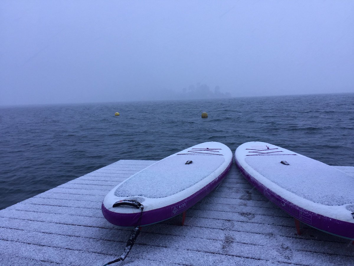 PRlacannecy's tweet photo. Voyage de presse @AnnecyMountains avec nos amis journalistes belges @mindshakepr Paddle le matin, après midi ski de fond et dégustation de fromages #magique #ncysup #glaglarace #PierreGay #plateaudesglieres https://t.co/3DMN5H9Ft9