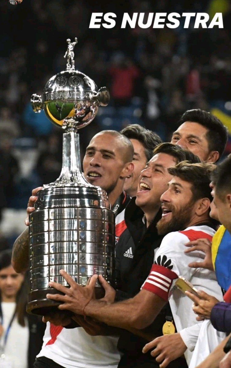 JonatnaL's tweet photo. Hoy hace un mes qué le ganamos la final a boca cuánta felicidad para todos los hinchas de river https://t.co/616Kjc1anH