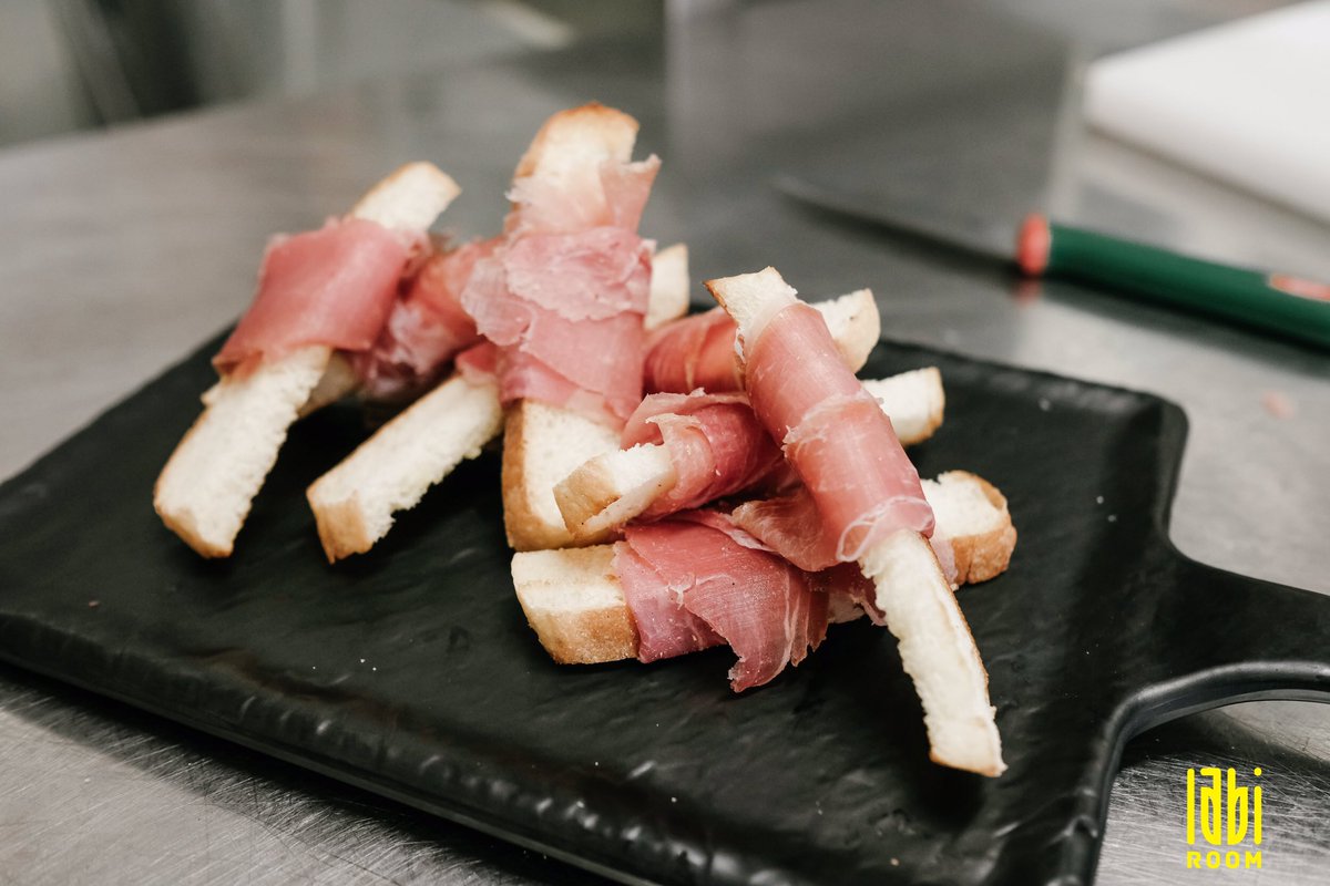 LabiRoom's tweet photo. Stuzzichini per l’aperitivo
ne abbiamo? 😉🍺 ... #apericena forever 👌🏻
#labiroom #bassano #apetime #craftbeer #apetimelabi #Rosà #dammiunalabi #vicenza #labibeer https://t.co/CdI2mb3jxo