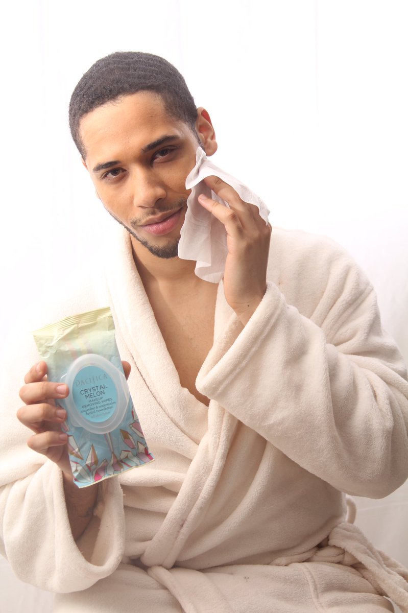 TyrusRice4's tweet photo. Pacifica Beauty ! 

Crystal Melon 🍈 
   Makeup 💄 
Removing wipes 🧻 

Cucumber 🥒 &amp; Watermelon 🍉 Facial Towelettes ! 
  FOR ALL SKIN TYPES🥰

Photographer: Malon Cokley
Model: Tyrus Rice
CD: Jasmine Rippearlmcbride Scott/ Tyrus Rice

#makeup #pacifabeauty #malemodel #tyrusrice https://t.co/y0TpYM4HjV