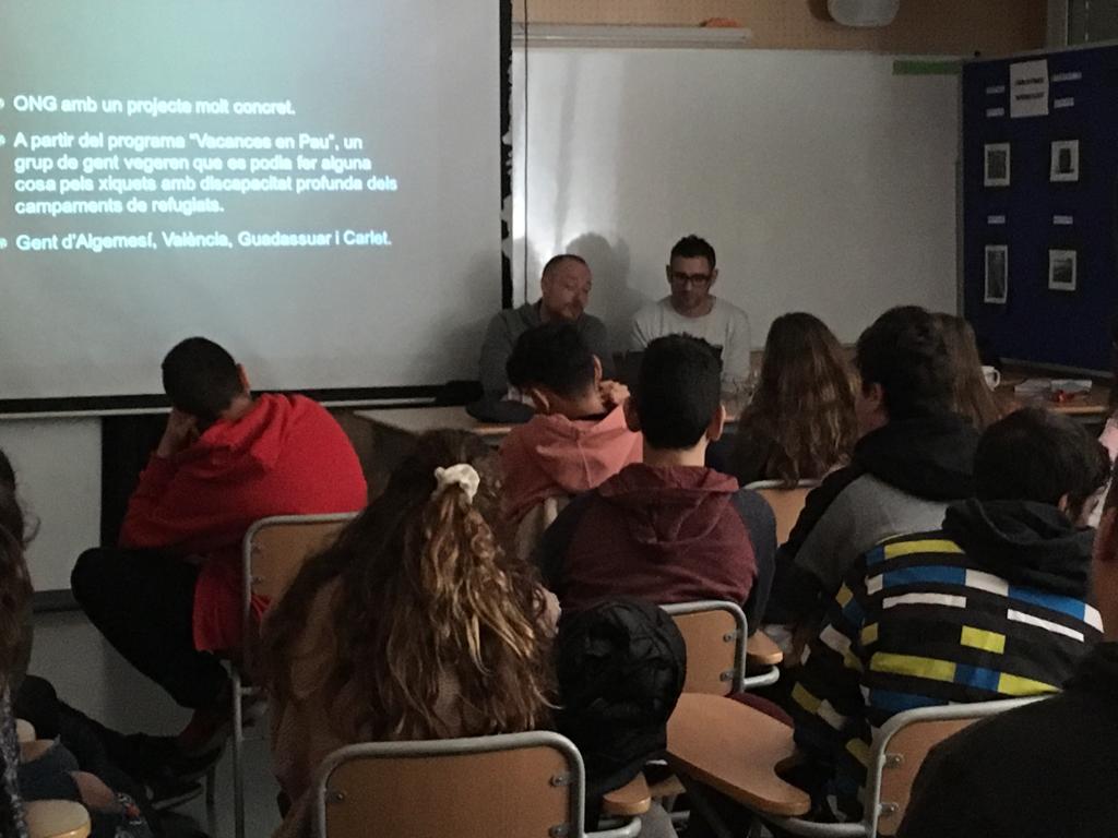 aapsd1's tweet image. Hui hem estat al IES El Saler explicant el nostre projecte. Moltes gràcies per la vostra atenció i la vostra col·laboració!