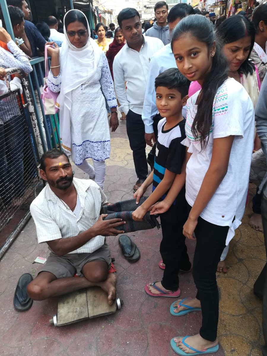 SahithJilukara's tweet photo. Inspiration of @musharraf_ias @GHMCOnline 150 team formed "Every Individual Social Responsibility" &amp; initiated "Share The Warmth".
Huge response and distributed 2000+.. blankets in #Hyderabad for #shelterless #needy #sharethewarmth.
@KTRTRS @KadiyamSrihari @BVRMohanReddy @Cyient https://t.co/j8zNFgfAQ8