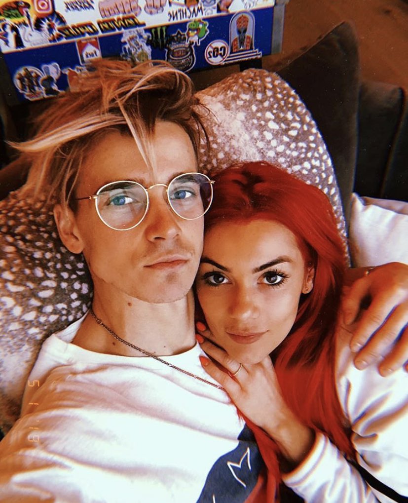 FCTIONFEELSGOOD's tweet photo. Like for joe in his glasses
Rt for Dianne wearing joes glasses https://t.co/KbGYF5EviL