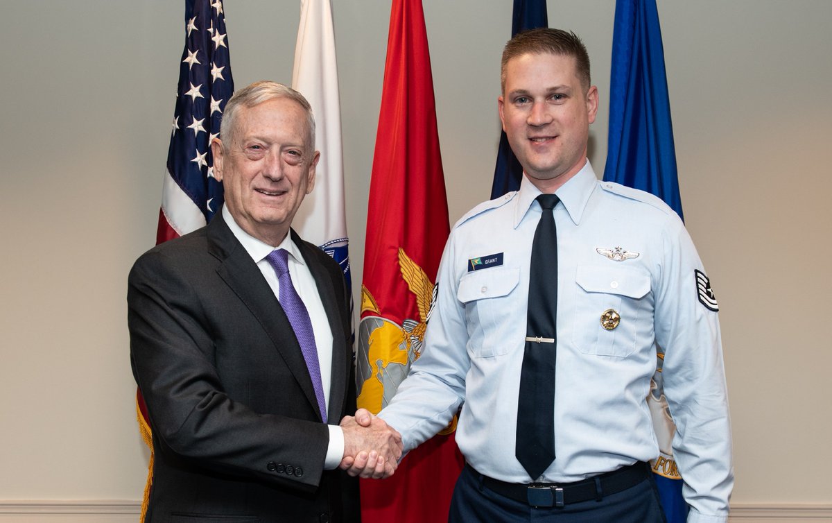 TheFormerScn's tweet photo. I'll miss working for this man, but i am glad I had thehonor while he was here. #SecDef #Mattis https://t.co/zwZMjg6IrT