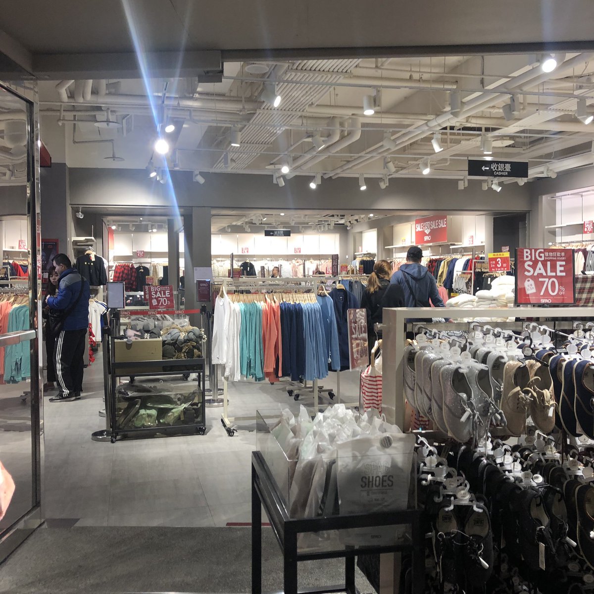 lifeissoulseoul's tweet photo. #รีวิวไต้หวัน SPAO 📍Ximending
Big Sale! buy 3 get 70% discount 💸 สายช้อปห้ามพลาด SPAO ลดราคาเยอะมากแบบช็อคไปเลย เสื้อผ้ายันรองเท้าเซลล์เพี้ยบ ใครอยู่ไทเปรีบมาสอยกันเถอะ 😍 #ของดีบอกต่อ https://t.co/W1w2SLBwLI